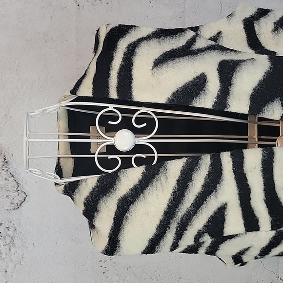 Chico's Zebra Print Open Front Vest Womens Size M ( Chicos Size 1) - Picture 2 of 10